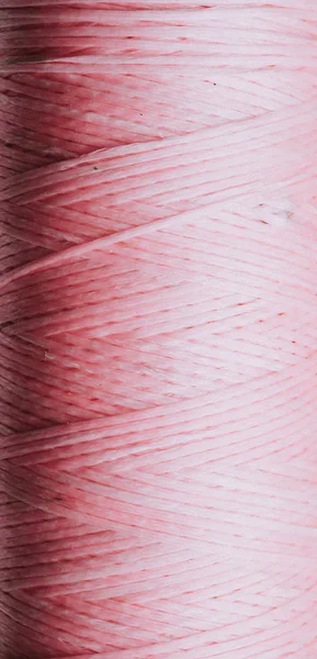 ツイスト スレッド ライン 垂直背景の光ピンクのフルフレームの背景 — ストック写真