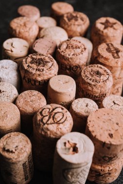 ahşap antika şarap mantarlar kullanılan