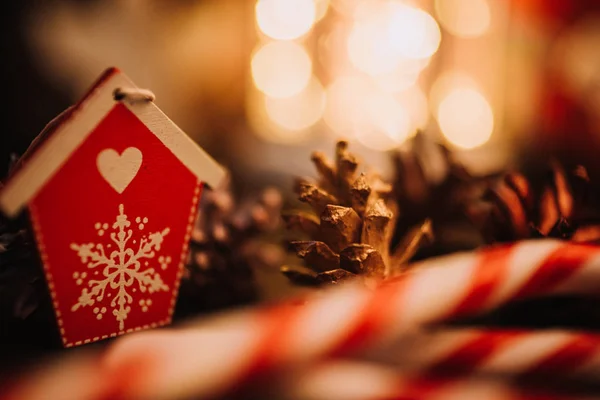 Año Nuevo Decoraciones Navidad Casa Madera Roja Dulces Caramelos Palo — Foto de Stock