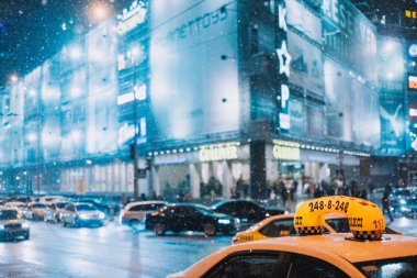 Kiev gece ışıkları modern şehir, binalar 