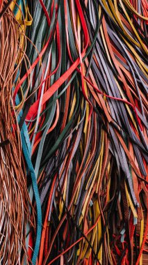 tam kare dikey görüntü, renkli deri kordonlar