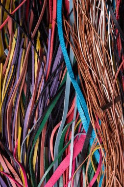 tam kare dikey görüntü, renkli deri kordonlar