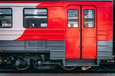 İstasyondaki tren kapısı.