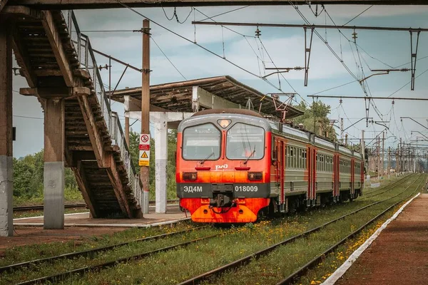 Tren Istasyona Varır — Stok fotoğraf