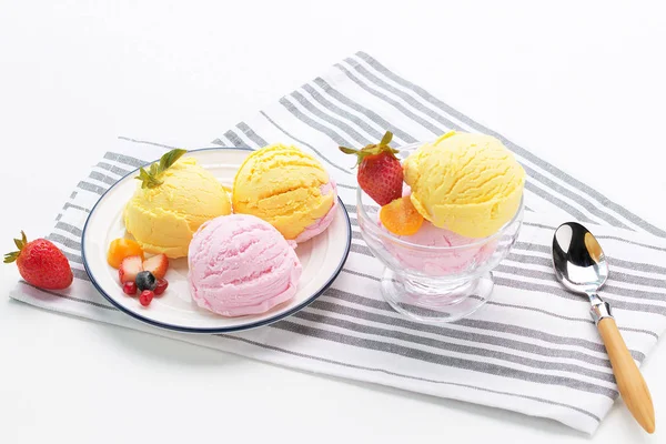 Foto Helado Con Frutas — Stockfoto