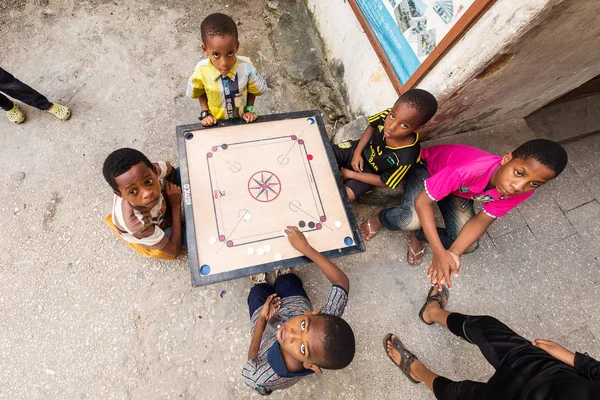 Stone Town Zanzibar June 2018 Children Playing Keram Local Game — Stock Photo, Image