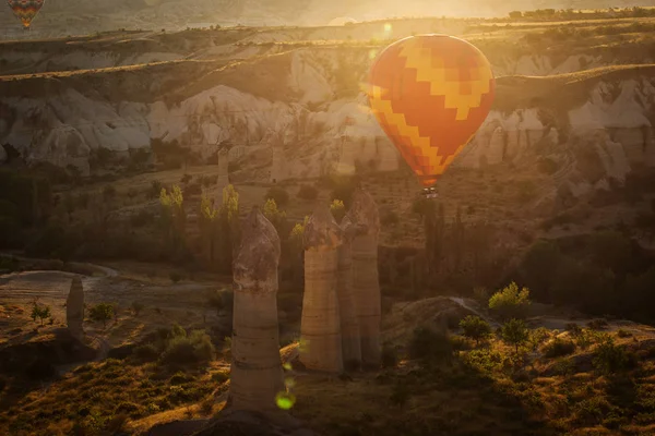 Landscaoe Kolorowych Balonów Wschód Słońca Nad Dolina Miłości Regionie Kapadocja — Zdjęcie stockowe