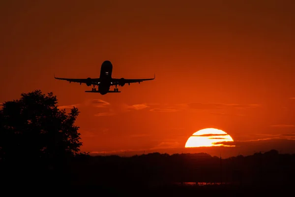 Silhouette Air Plane Sun Beautiful Red Clouds Background — Stock Photo, Image