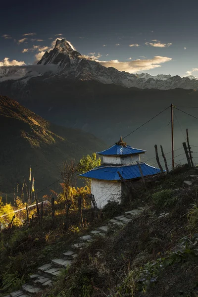 Tájkép Tadapani Falu Napkeltekor Annapurna South Hiunchuli Machapuchare Fishtail Peaks — Stock Fotó