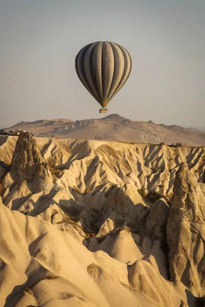 Piękny Krajobraz Doliny Kapadocji Balonów Ogrzane Powietrze Tle Wschodzie Słońca — Zdjęcie stockowe