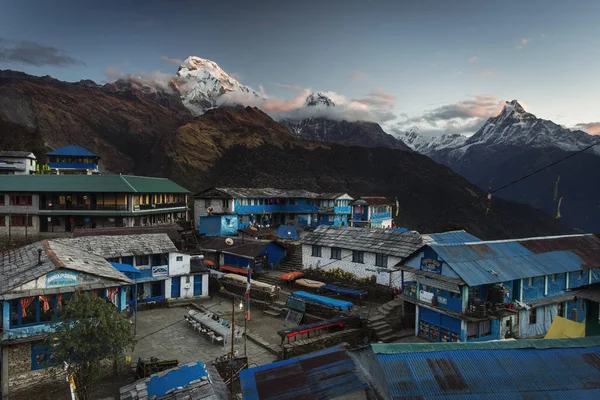 Landschap Met Tadapani Dorp Bij Zonsopgang Met Annapurna Zuid Hiunchuli — Stockfoto