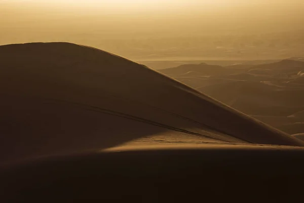 Sahara Del Desierto Con Hermosas Líneas Colores Amanecer Merzouga Marruecos —  Fotos de Stock