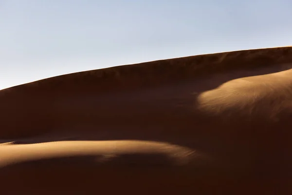 Sahara Del Desierto Con Hermosas Líneas Colores Amanecer Merzouga Marruecos —  Fotos de Stock