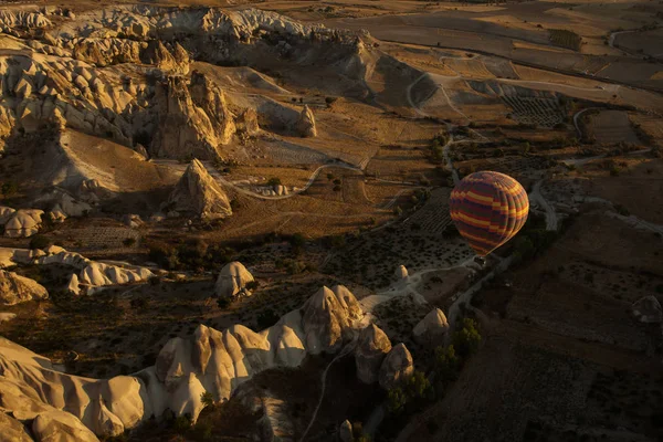 Vista Desde Arriba Los Valles Capadocia Con Globos Turquía —  Fotos de Stock