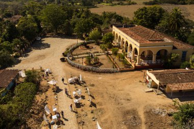 Manaca Iznaga Kulesi, Küba 'nın Trinidad, Küba yakınlarındaki tarihi şeker kamışı tarlalarında eski bir köle gözcü..