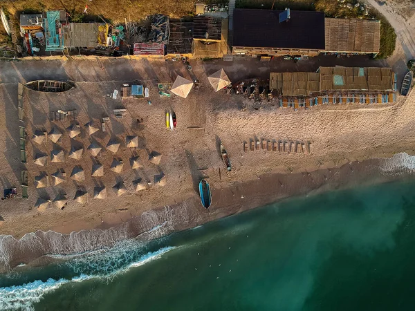 청록색 바다가 놀라운 해변을 공중에서 수있다 루마니아 의바마 베체에 스톡 사진