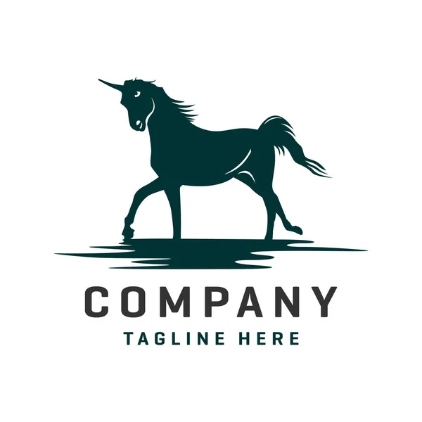 Horse and Pegasus logo design template — 图库矢量图片