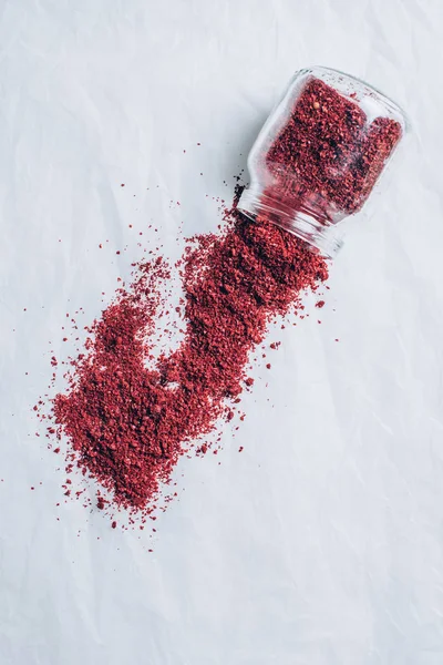 Top View Scattered Powdered Chili Pepper White Table — Free Stock Photo