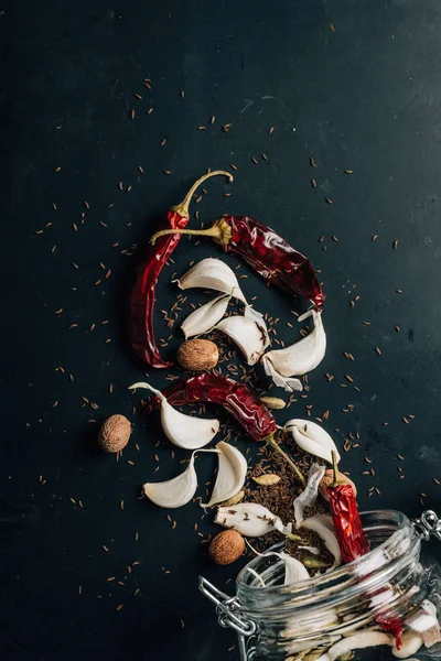 Top View Chili Peppers Garlic Table — Stock Photo, Image