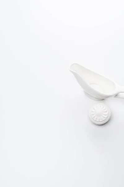 Top View White Porcelain Sauce Boat White Tabletop — Free Stock Photo
