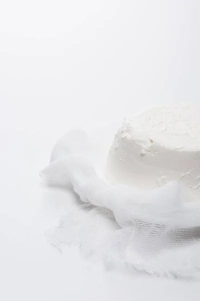 Close Shot Creamy Cottage Cheese Cheesecloth White Surface — Free Stock Photo