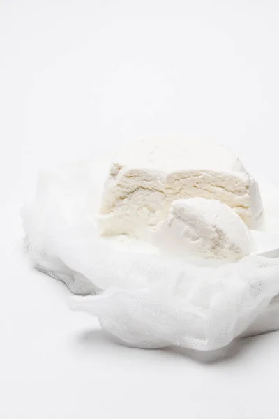Delicioso Requesón Mantel Queso Con Cuchara Sobre Mesa Blanca — Foto de stock gratis