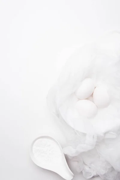 Vista Superior Ovos Galinha Toalha Queijo Com Creme Azedo Colher — Fotografia de Stock Grátis