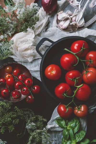 Top View Different Red Tomatoes Frying Pan Gauze Flowers Onion — Stock Photo, Image