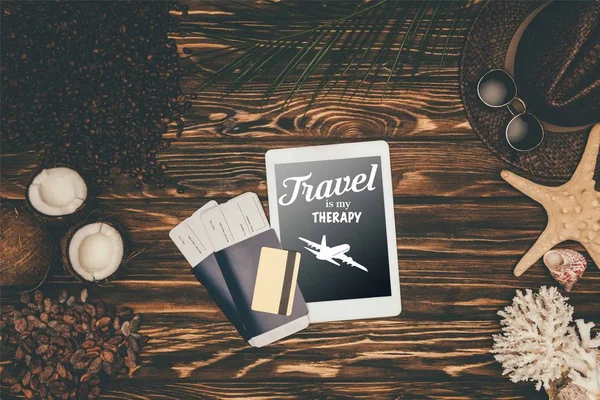 Iyi Dijital Tablet Uçuş Biletleri Seyahat Benim Tedavisidir Ile Ahşap — Ücretsiz Stok Fotoğraf