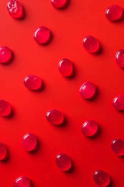Collectie Van Snoepjes Rode Oppervlak Bovenaanzicht — Stockfoto