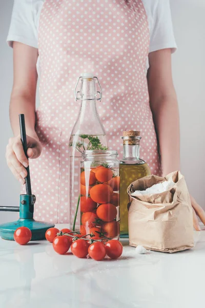 Cropped Image Woman Preparing Preserved Tomatoes Kitchen — Free Stock Photo