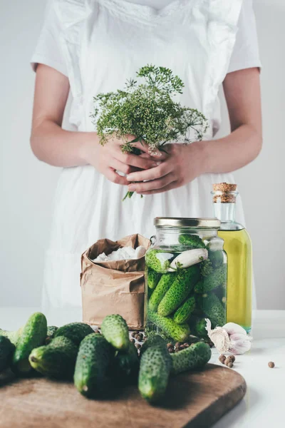 Cropped Image Woman Preparing Preserved Cucumbers Holding Dill Kitchen — Stock Photo, Image