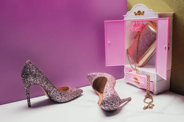 Toy Wardrobe Real Size Shiny High Heels Handbag Miniature Pink — Stock Photo, Image