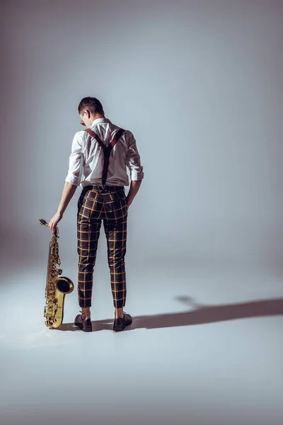 Back View Stylish Young Musician Standing Saxophone Grey — Stock Photo, Image