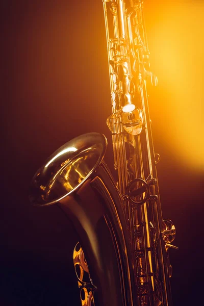 Vista Close Saxofone Profissional Brilhante Holofotes Preto — Fotografia de Stock
