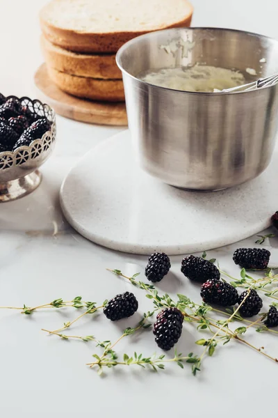 Cropped Shot Metal Bowl Whisk Cream Cake Blackberries White Table — Stock Photo, Image