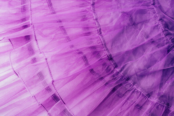 верхний вид фиолетового синтетического текстиля в качестве фона
