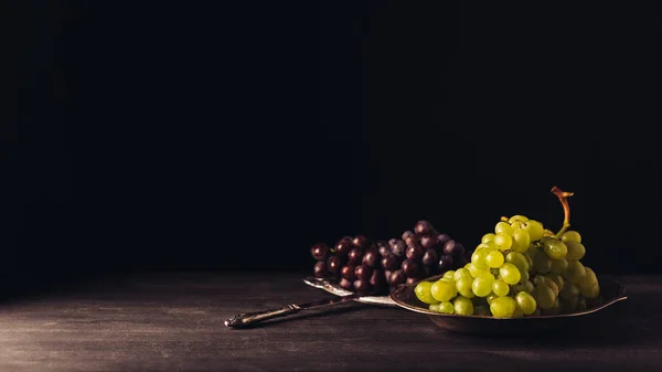 Are Grapes Fattening or Good For Weight Loss? | Stock Photo