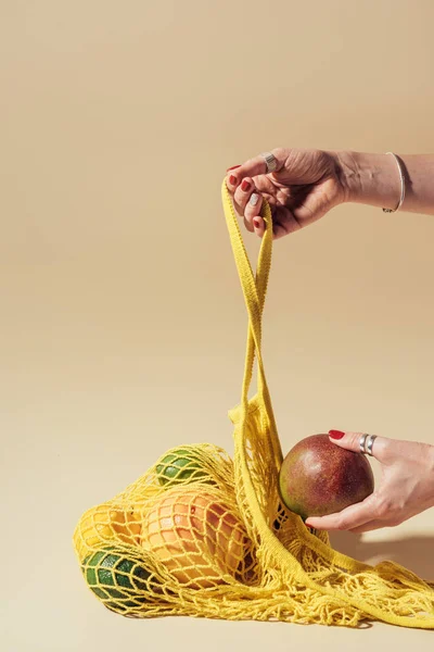 Cropped Shot Person Holding Yellow String Bag Fresh Fruits Brown — Stock Photo, Image