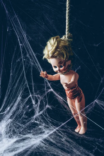 Creepy dirty doll hanging noose in darkness with spider web — Stock Image Creepy Dirty Doll Hanging Noose Darkness Spider Web Stock Picture