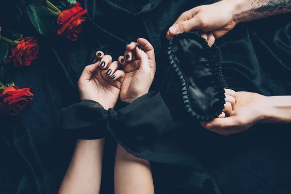 Cropped Shot Woman Tied Hands Man Holding Black Mask — Stock Photo, Image