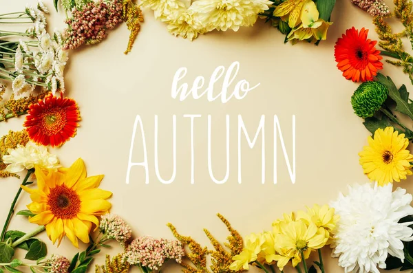 Flat Lay Various Beautiful Flowers Hello Autumn Lettering Middle Beige — Stock Photo, Image