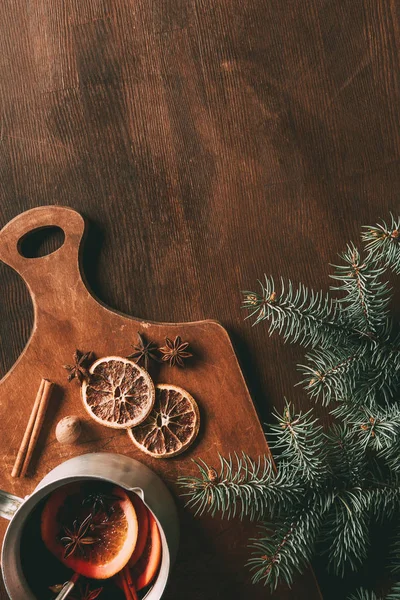 Top View Hot Homemade Mulled Wine Spices Cutting Board Wooden — Free Stock Photo