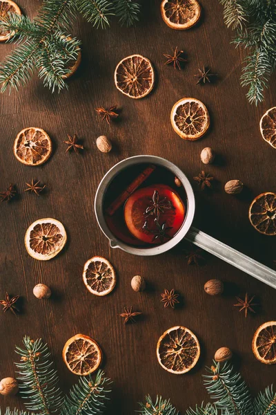 Top View Mulled Wine Dried Orange Slices Spices Wooden Background — Stock Photo, Image