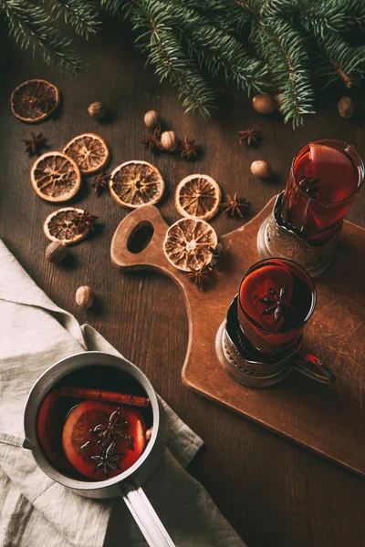 Hot Mulled Wine Saucepan Glass Cups Cutting Board Dried Orange — Free Stock Photo