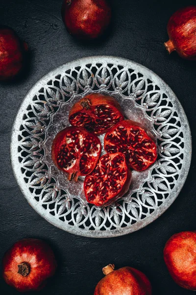 Top View Fresh Garnets Metal Bowl Arranged Black Surface — Stock Photo, Image