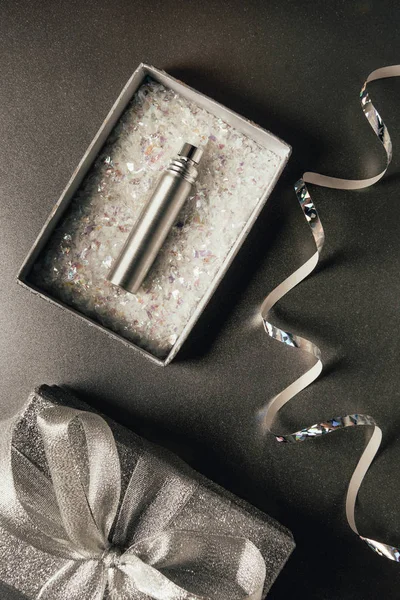 Top View Perfume Bottle Gift Box Shiny Silver Ribbon Grey — Free Stock Photo
