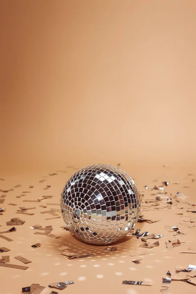 Bola Disco Plata Brillante Confeti Beige — Foto de Stock