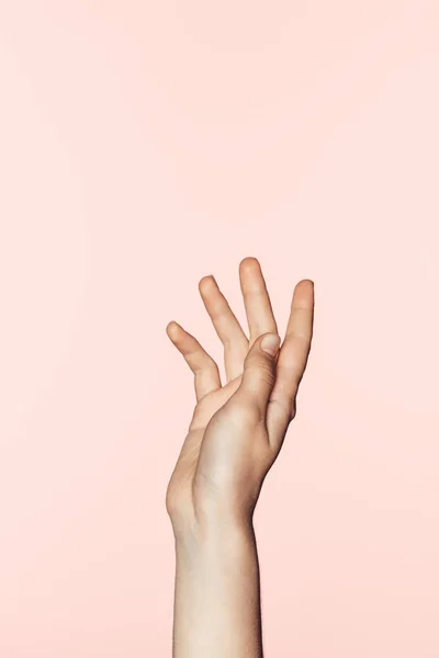 Imagem recortada de mulher gesticulando à mão isolada sobre fundo rosa — Fotografia de Stock