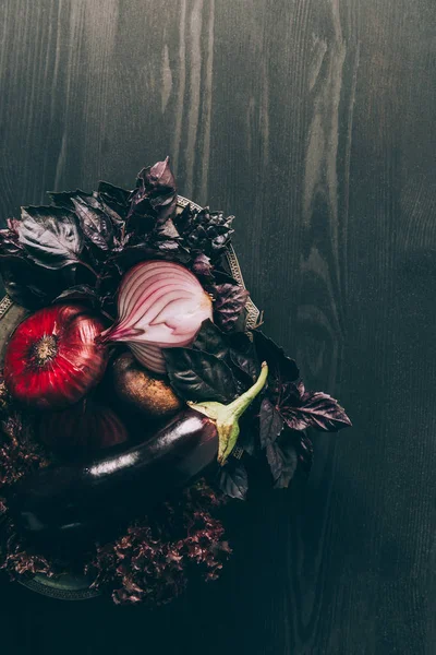 Elevated view of basil, onions and eggplant on plate — Stock Photo